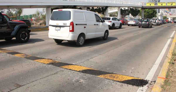 Instalan reductores de velocidad en Vía Atlixcáyotl
