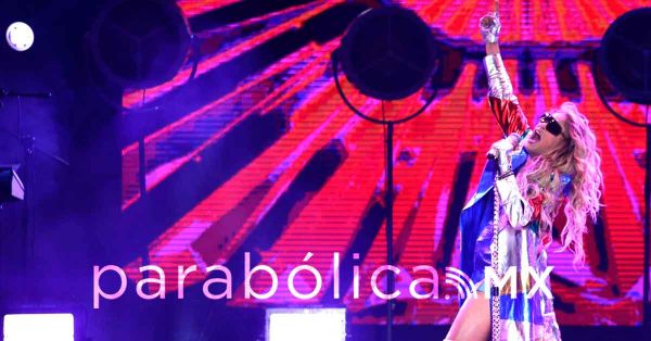 Presenta Paulina Rubio su show en la Feria de Puebla