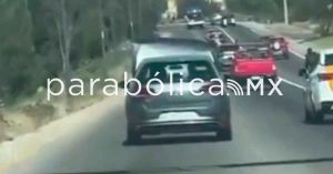 Chocan y se persiguen en el Periférico