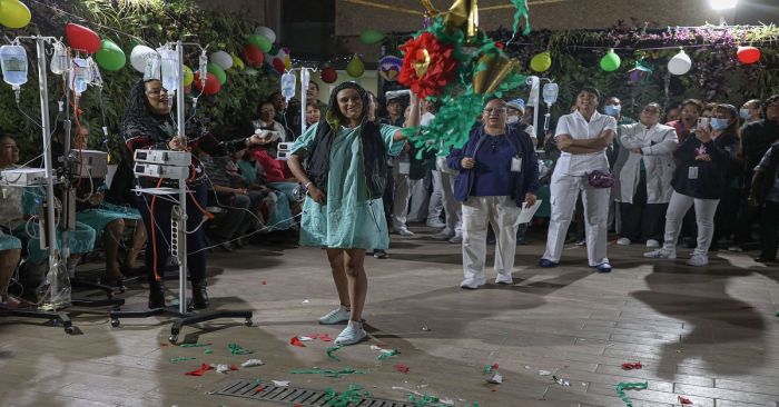 Celebran fiestas decembrinas con pacientes oncológicos del IMSS