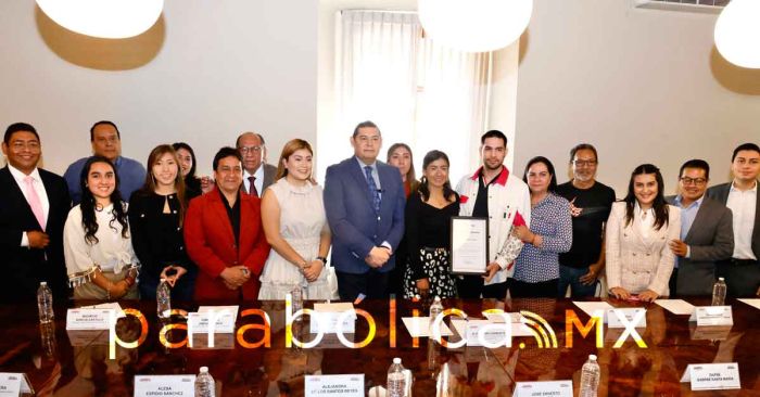 Reconoce Armenta al esgrimista olímpico Gibrán Zea