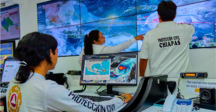 Llaman a extremar precauciones en Chiapas por lluvias de hurac&aacute;n Beryl