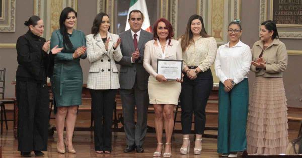 Entrega Congreso del Estado Medalla “Ángeles Espinosa Yglesias”