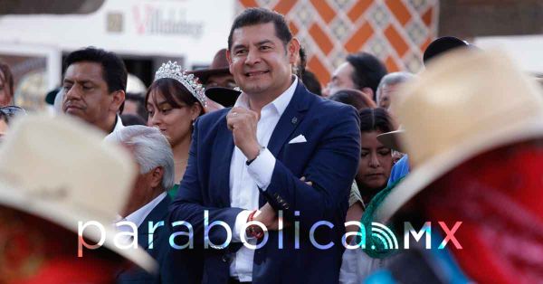 Acude Armenta como invitado de honor al "Festival Raíces de la Mixteca 2024"
