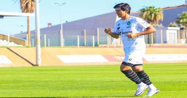 Anota José Juan Macías con Santos y sale lesionado