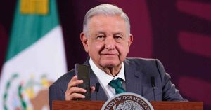 Evita AMLO hablar sobre candidatura de Cabeza de Vaca