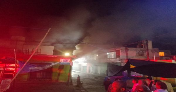 Sufre pastelería en Atencingo aparatoso incendio