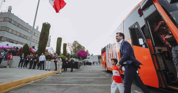 Arremete Jorge &Aacute;lvarez M&aacute;ynez contra "la vieja pol&iacute;tica"