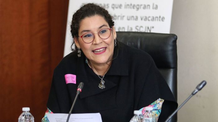 Critica AMLO a la SCJN por negar reducci&oacute;n de sueldo de Lenia Batres