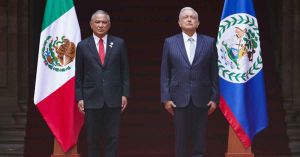 Recibe AMLO a primer ministro de Belice, Juan Antonio Briceño