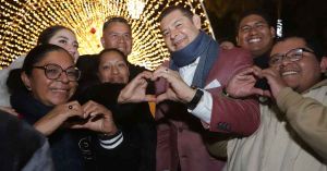 Convive Armenta con familias en el Festival Navideño &quot;Por Amor a Puebla&quot;