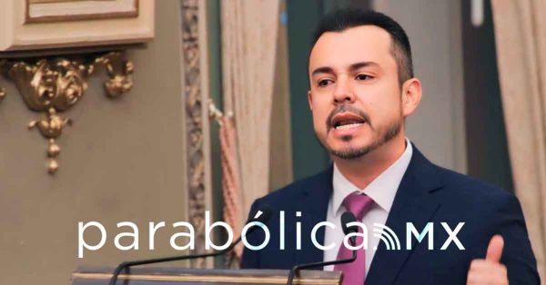 Presenta García Parra iniciativa de ley de Profesiones del Estado de Puebla