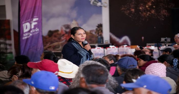 Entregan Canastas Navideñas a familias de San Andrés Cholula