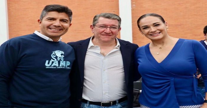 Se reúne Lalo Rivera con estudiantes en Teziutlán