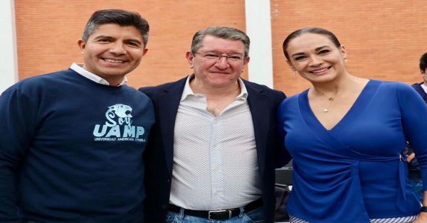 Se reúne Lalo Rivera con estudiantes en Teziutlán