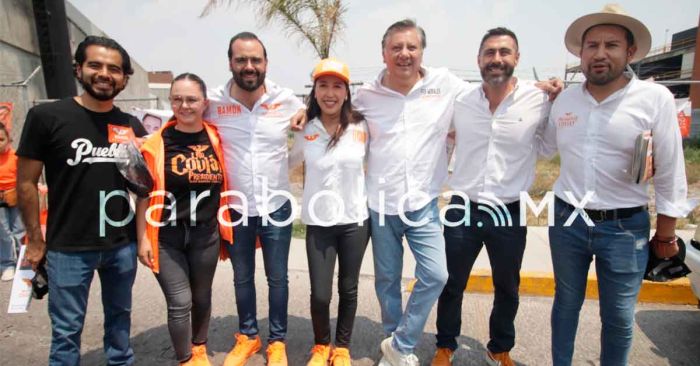 Brigadea Fernando Morales junto a su equipo en Lomas de Angelópolis