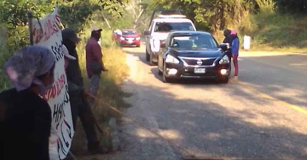 Ejecutan a padre e hijo por negarse a apagar extorsi&oacute;n en cruce de carretera