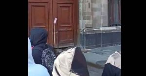Intentan normalistas ingresar a Palacio Nacional