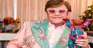 Confiesa Elton John que ha perdido la vista casi por completo
