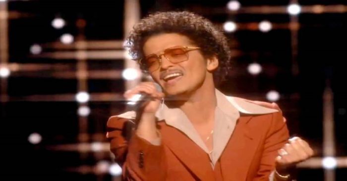 Debe Bruno Mars un dineral por su afición a las apuestas