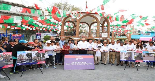Inauguran rehabilitación de la Plaza Cívica de  San Felipe Hueyotlipan