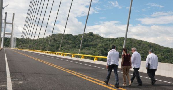 Inaugura AMLO puente "La Concordia" en Chiapas