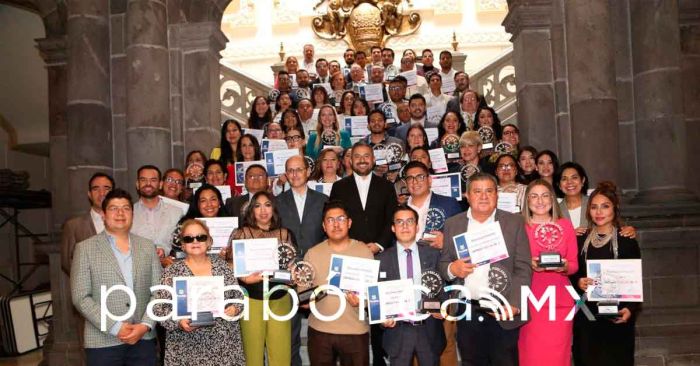 Entrega ayuntamiento Sello Distintivo a “Empresas Poblanas de 10”