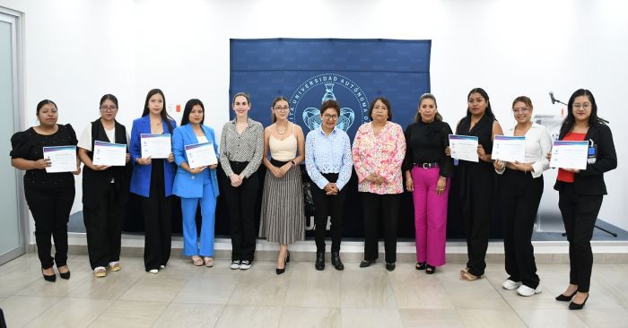 Entregan en la BUAP reconocimientos a estudiantes becarias de Abogadas MX