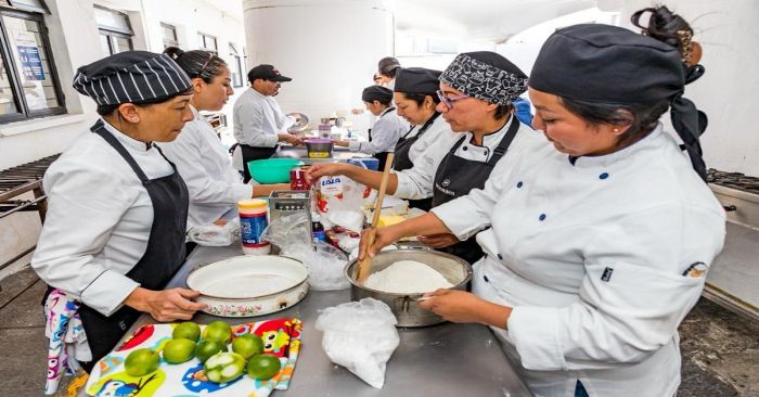 Capacitan a adultos mayores en el SMDIF