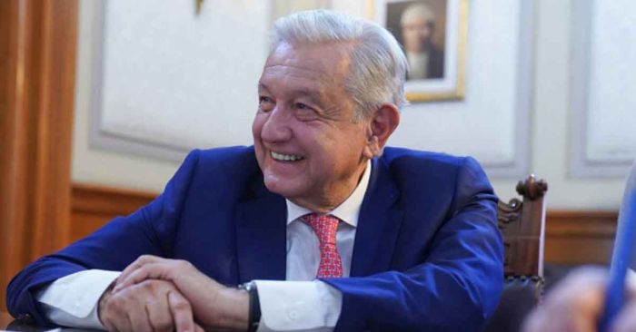 Viola la Constituci&oacute;n intento de X&oacute;chitl de silenciar ma&ntilde;aneras: AMLO