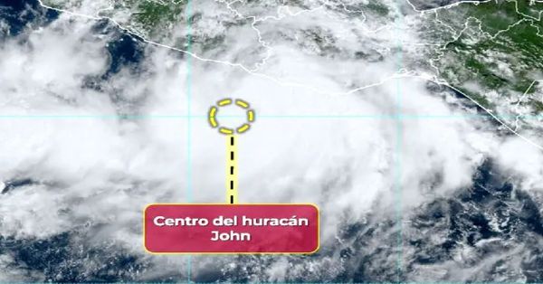 Alcanza 'John' categoría de huracán, se dirige a Oaxaca