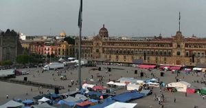 Acuerda CNTE reubicaci&oacute;n del plant&oacute;n en Z&oacute;calo de CDMX