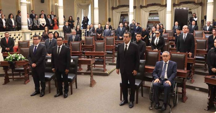 Homenajea Congreso al diputado Carlos Navarro Corro