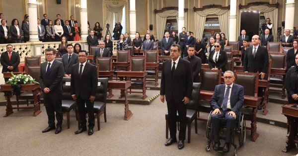 Homenajea Congreso al diputado Carlos Navarro Corro