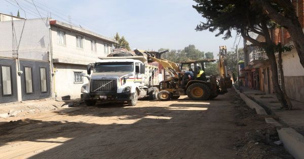 Evite el paso en la Av. Rafael &Aacute;vila Camacho, hay obras viales