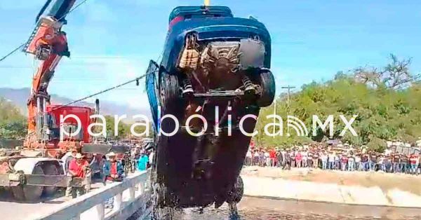 Sacan vehículo del dren de Valsequillo; el saldo fue de 4 muertos