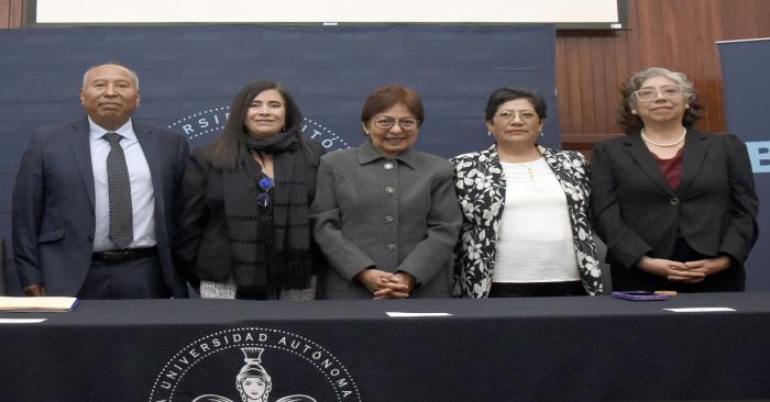 Toman protesta a nueva directora de la Facultad de Lenguas de la BUAP
