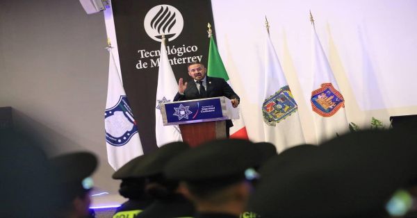 Concluyen sus estudios y se grad&uacute;an 69 nuevos polic&iacute;as