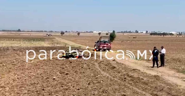 Abandonan coche con un cuerpo dentro en Tlaltenango