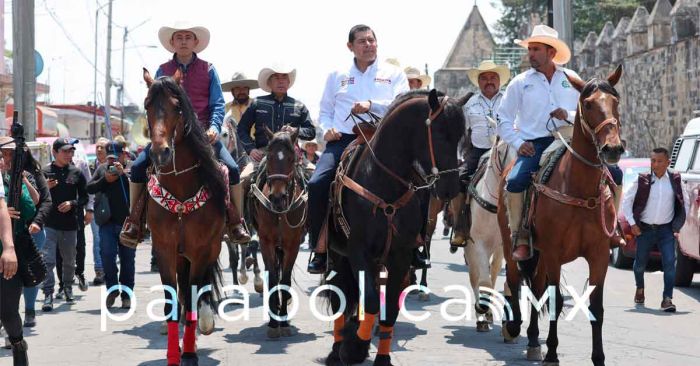 Promete Armenta una estaci&oacute;n tur&iacute;stica de tren y apoyo al campo en Huejotzingo