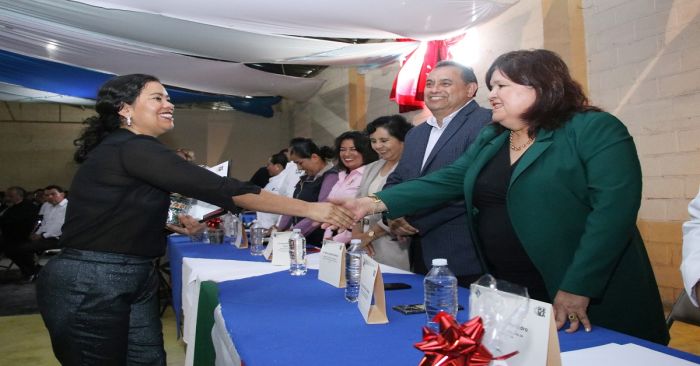 Reconoce Salud a 30 trabajadores por a&ntilde;os de servicio