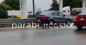 Abandonan auto accidentado en pleno Periférico
