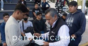 Acuden al sellado de la cartilla militar en el Deportivo La Piedad
