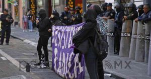 Llama AMLO a manifestantes del #8M no cubrirse el rostro