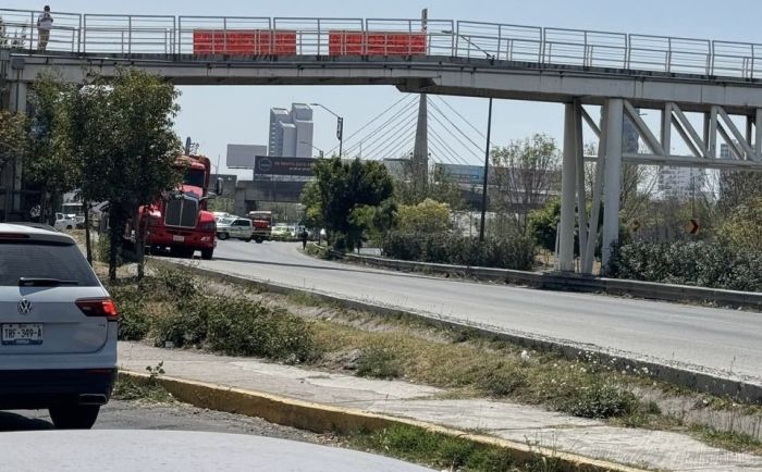 Cierran el Periférico Ecológico familiares de víctima de abuso sexual