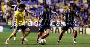 Toma ventaja el América ante Rayados en otro polémico partido
