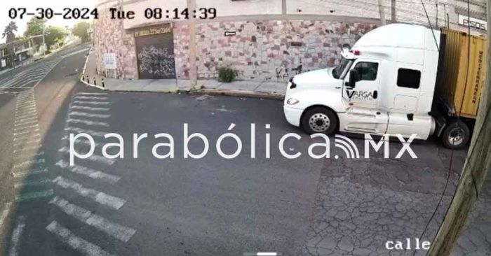 Roban trailer en Puebla con carga valuada en más de millón y medio de pesos