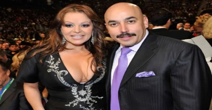 Rompe en llanto Lupillo Rivera al recordar detalles sobre la muerte de Jenni Rivera