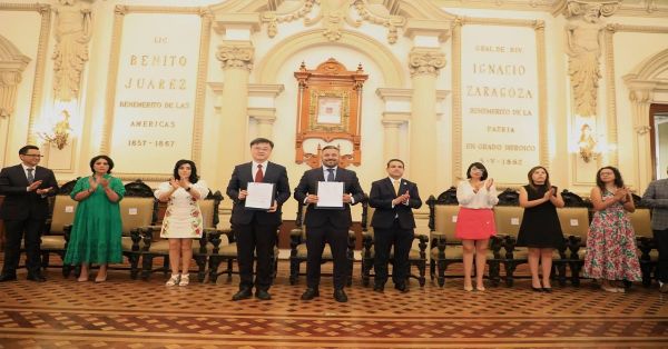 Firman convenio de colaboración ayuntamiento de Puebla y China