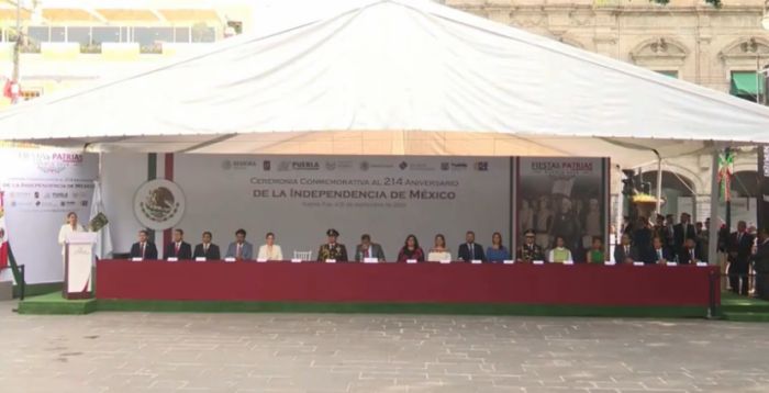 Encabeza Sergio Salom&oacute;n desfile c&iacute;vico-militar del 16 de septiembre